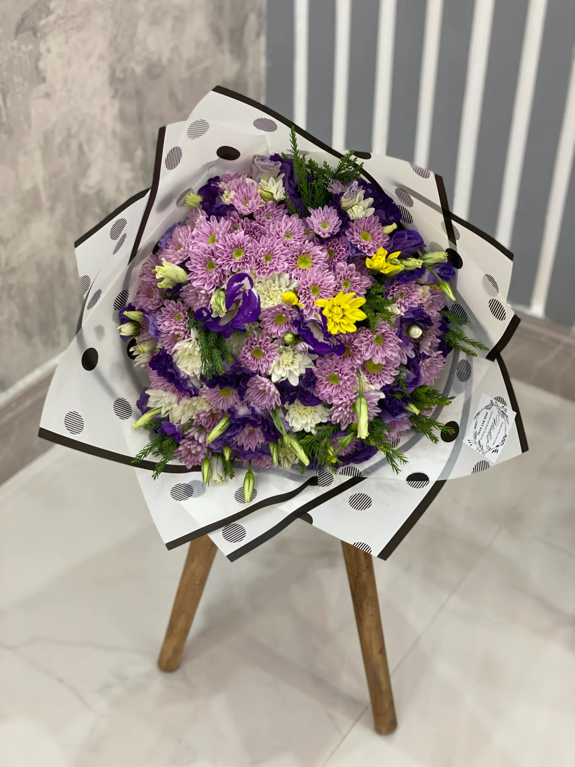 تصویر دوم گالری دسته گل طبیعی مناسبتی مدل کارن