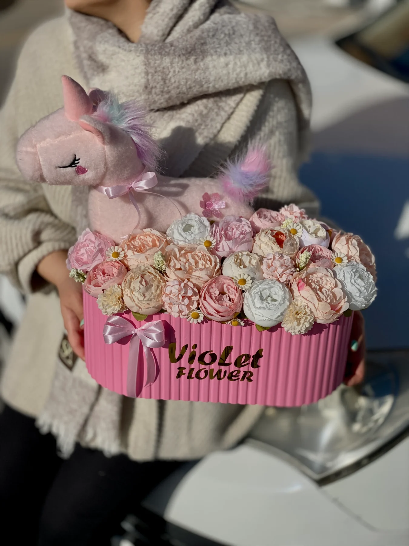 تصویر ششم گالری باکس گل نوزادی مصنوعی همراه عروسک
