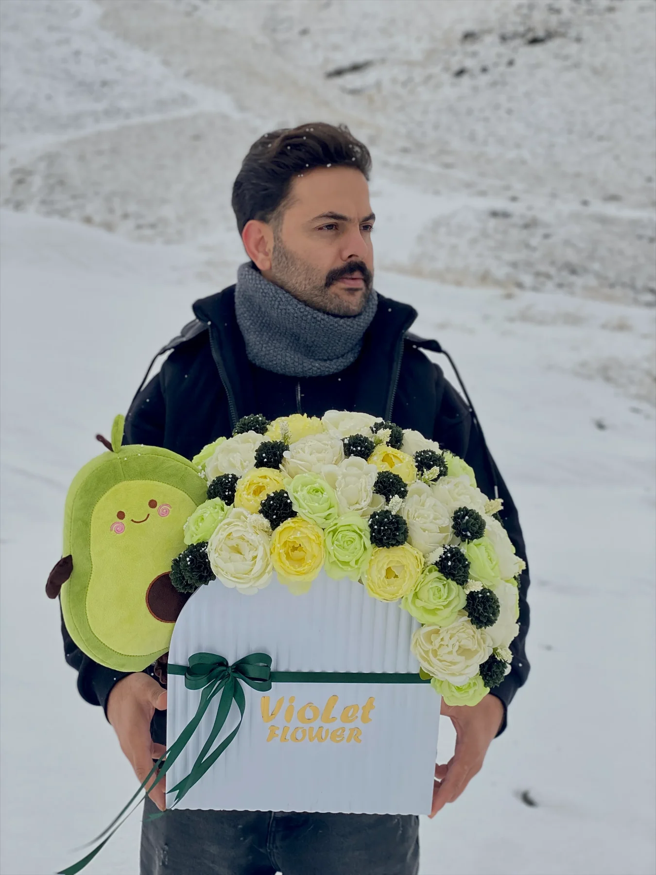 تصویر چهارم گالری باکس گل نوزادی مصنوعی سایز بزرگ همراه عروسک